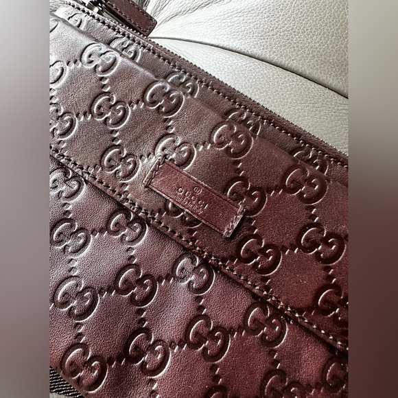 Authentic Gucci Belt Bag in Brown Logo Embossed Leather - Picture 6 of 9